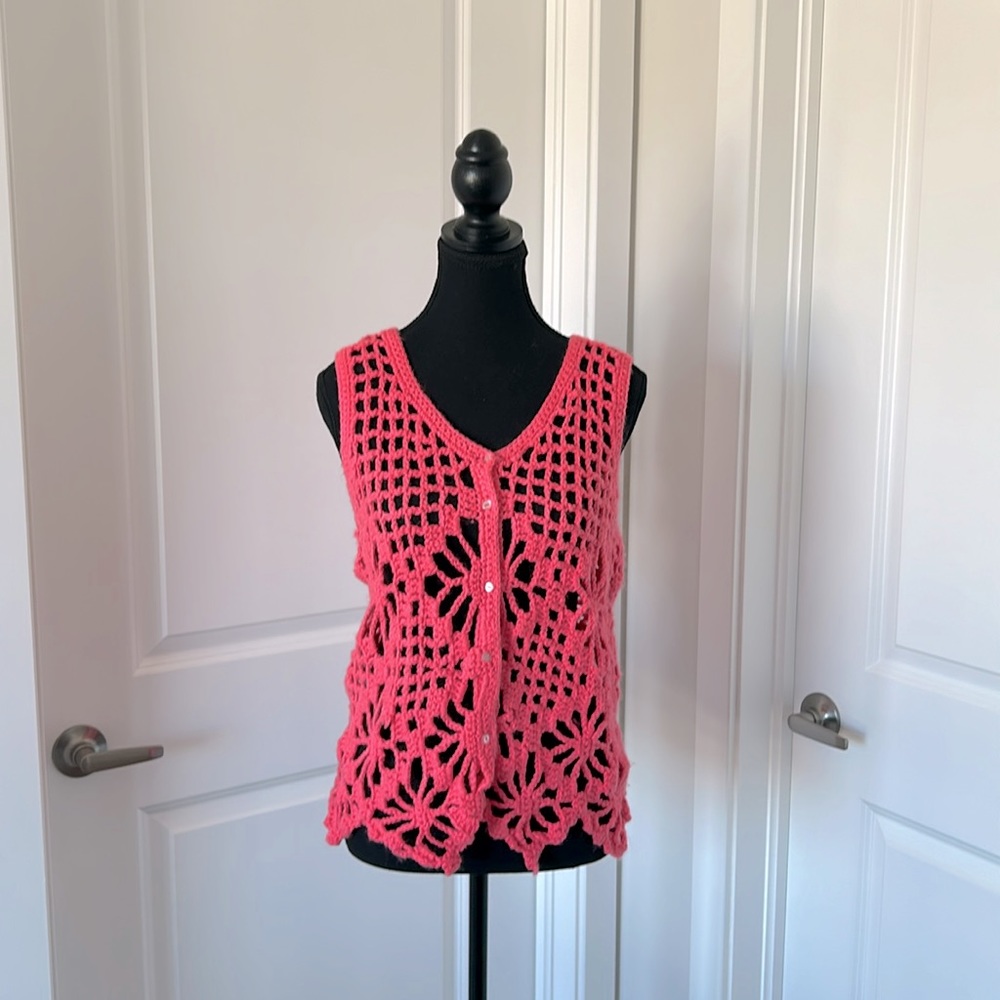 Hand knit pink vest 🧶